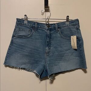 Universal Threads - High Rise 90s Cut Off Shorts